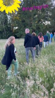 …wir mögen Grasbergs schöne Dörfer sehr, weil auch wir hier gerne zu Hause sind. 

Diese Woche durften wir Nele und Lara Miesner im maigrünen Otterstein besuchen. 

Für unser kleines selfmade-Fotoshooting mit Bernd Willen auf der Wiese. 

Ihr möchtet uns kennenlernen? Dann haben wir hier schonmal ein paar  Outtakes für Euch. 
Mit einigen unserer KandidatInnen für die Kommunalwahl am 13.09.2026. 

Einfach so - wie wir sind. 

Buntgrüne Grüsse von Eurem Ortsverband und allen KandidatInnen für die Kommunalwahl am 13.09.2026 🌻

#grasberg 
#gemeinsamfürgrasberg 
#maigrün 
#otterstein 
#niedersachsen