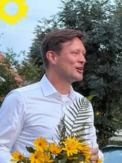 Wow das ist soooo stark ☀️
Wir feiern Dich @kimfuerwentsches unseren ersten grünen Landrat für den Landkreis Osterholz 👏🏻
Herzlichen Glückwunsch, viel Erfolg und Alles Gute 🍀 🌻
#landkreisosterholz
#landrat 

#kimfürwentsches